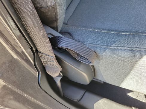 Used 2024 Jeep Wrangler Sport S image 9