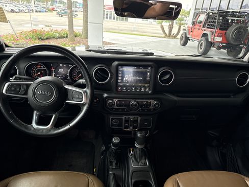 Used 2020 Jeep Wrangler Unlimited Sahara image 26