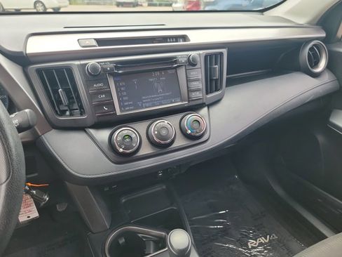 Used 2018 Toyota RAV4 LE image 19