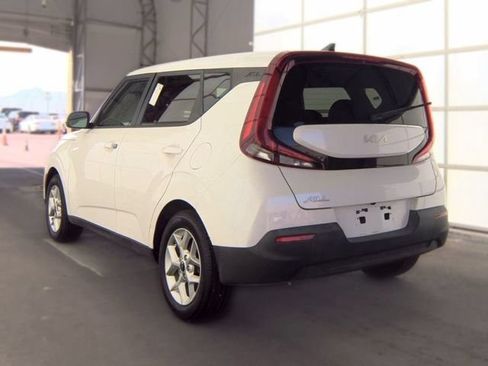 Certified 2022 Kia Soul LX w/ Technology Package FWD image 5