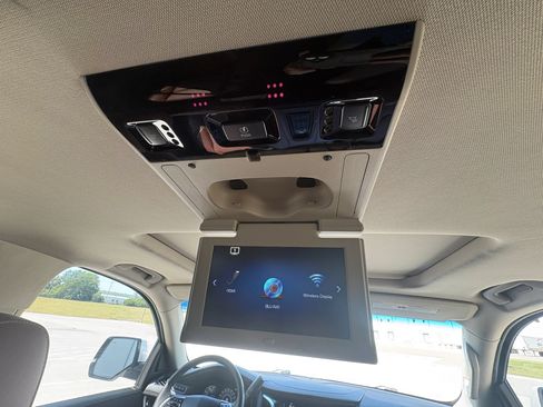 Used 2017 Cadillac Escalade Luxury RWD image 40