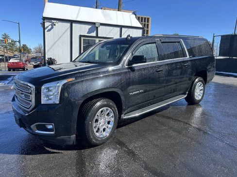 Used 2017 GMC Yukon XL SLE image 1