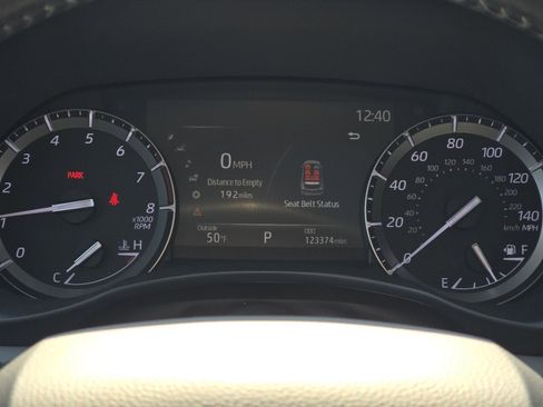 Used 2020 Toyota Highlander XLE image 28