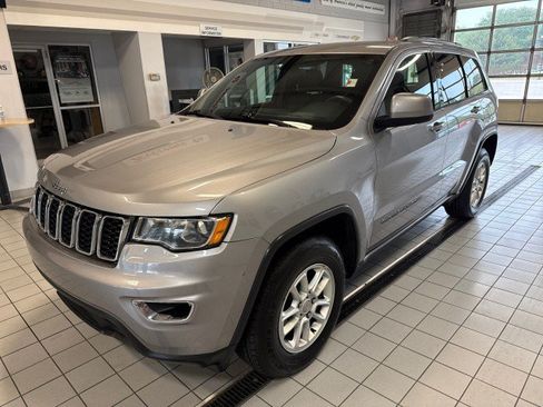 Used 2018 Jeep Grand Cherokee Laredo AWD/4WD image 7