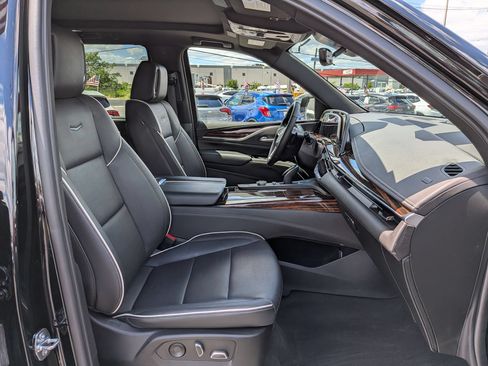 Certified 2023 Cadillac Escalade Premium Luxury AWD/4WD image 28