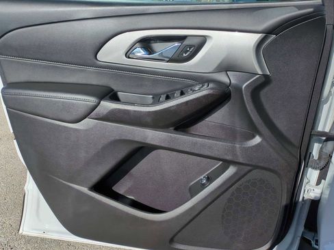 Used 2023 Chevrolet Traverse LT image 22