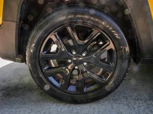 Used 2017 Jeep Renegade Altitude w/ Advanced Technology Group FWD image 13