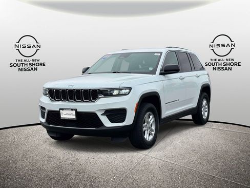 Used 2023 Jeep Grand Cherokee Laredo image 4