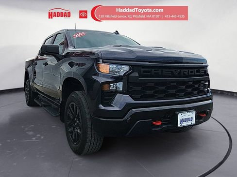 Used 2024 Chevrolet Silverado 1500 Custom Trail Boss w/ LPO, Dark Essentials Package AWD/4WD image 8