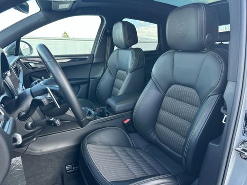 Used 2025 Porsche Macan Turbo image 5