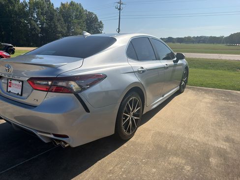 Used 2023 Toyota Camry SE FWD image 4