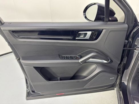 Used 2021 Porsche Cayenne Turbo S image 45