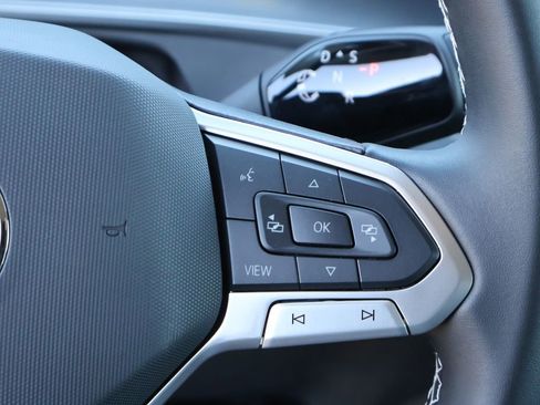 New 2026 Volkswagen Tiguan SE image 32