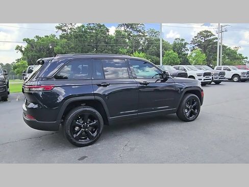 Used 2024 Jeep Grand Cherokee Limited w/ Black Appearance Package AWD/4WD image 36
