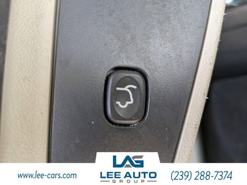 Used 2016 Chrysler Town & Country Touring image 10