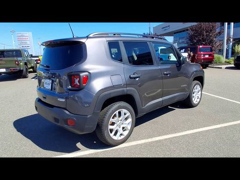 Used 2018 Jeep Renegade Latitude w/ Cold Weather Group AWD/4WD image 8