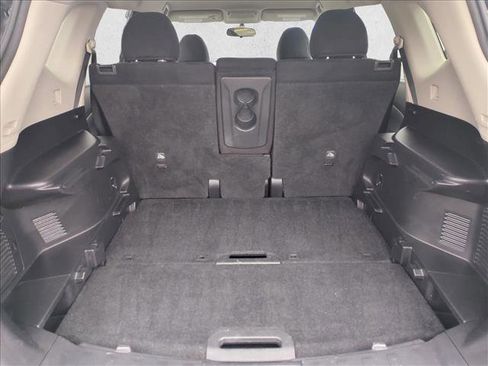 Used 2014 Nissan Rogue SV image 6