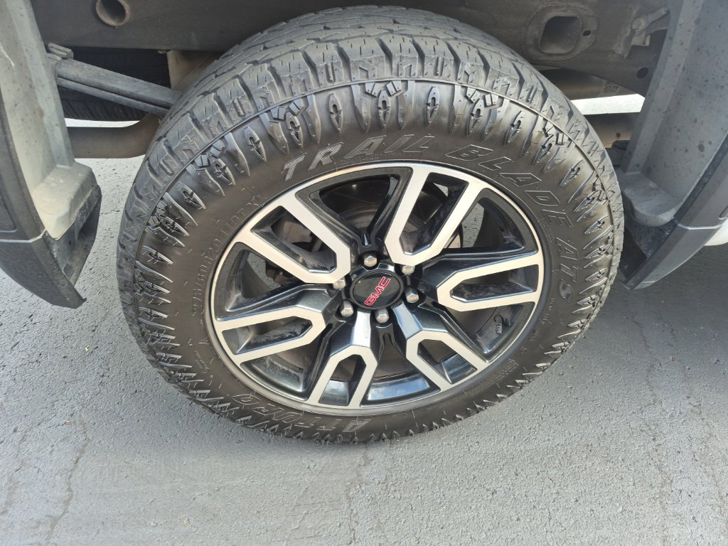 Used 2023 GMC Sierra 1500 AT4 w/ AT4 Premium Package AWD/4WD image 9