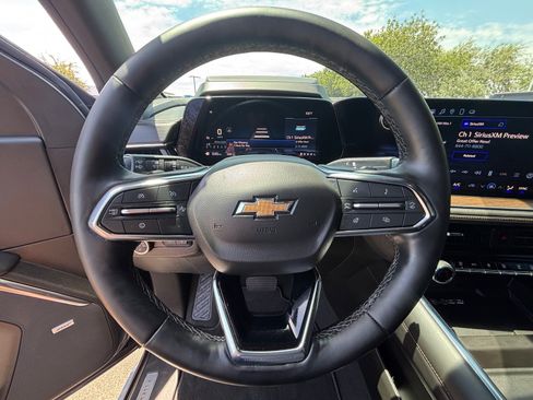 Used 2025 Chevrolet Tahoe High Country AWD/4WD image 12