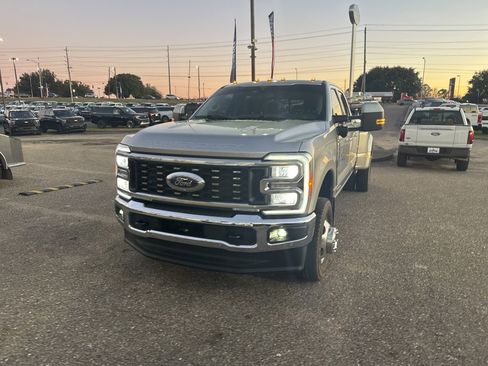 Used 2023 Ford F350 Lariat w/ Lariat Ultimate Package image 4