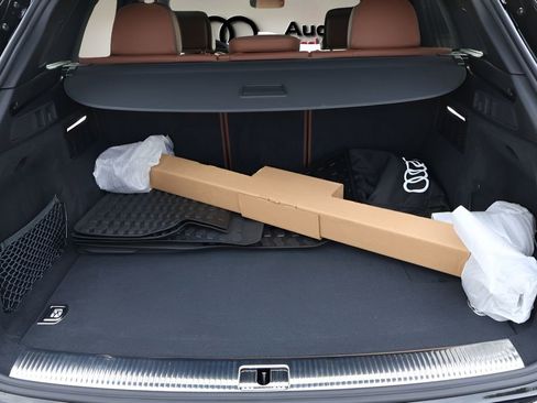 Used 2023 Audi Q5 e Premium Plus w/ Premium Plus Package image 16