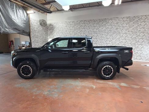 Used 2026 Toyota Tacoma TRD Off-Road AWD/4WD image 4
