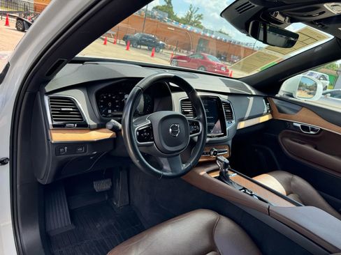 Used 2022 Volvo XC90 T6 Momentum w/ Advanced Package image 24