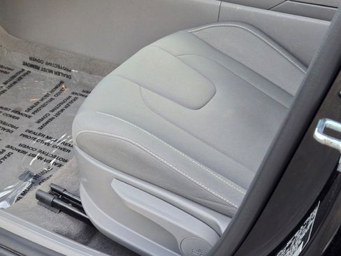 Used 2025 Hyundai Elantra SEL image 21