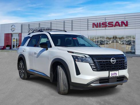 New 2026 Nissan Pathfinder Platinum image 4