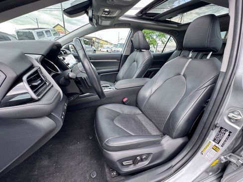Used 2019 Toyota Camry XSE FWD image 13