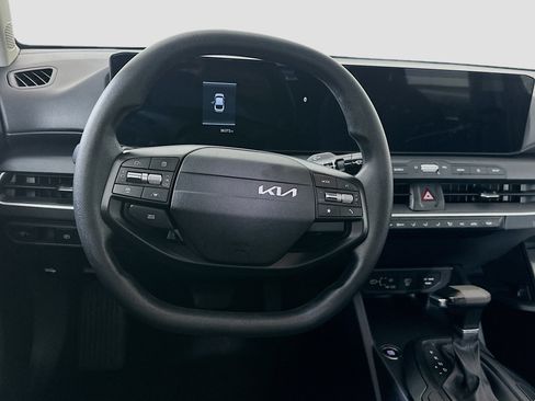 Used 2025 Kia K4 FWD image 17