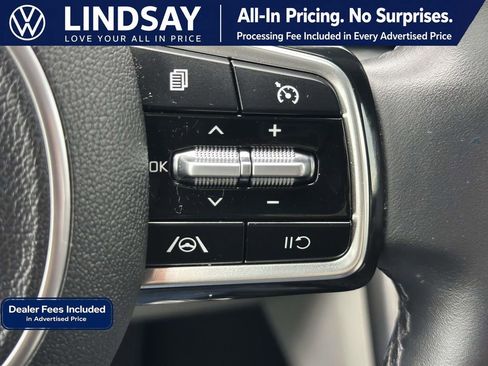 Used 2022 Kia Carnival LX FWD image 23