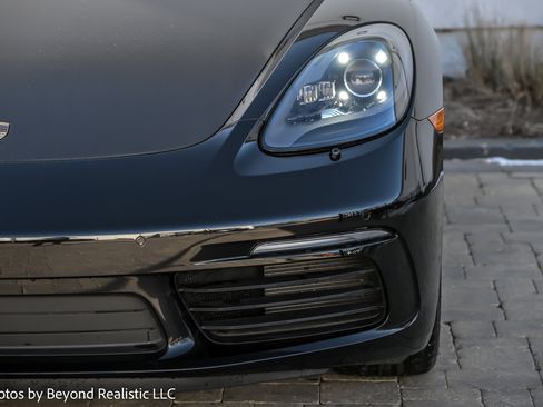 Used 2025 Porsche 718 Cayman image 3