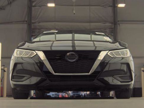 Used 2021 Nissan Sentra SV image 2