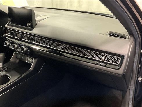 Used 2024 Honda Civic Sport image 13