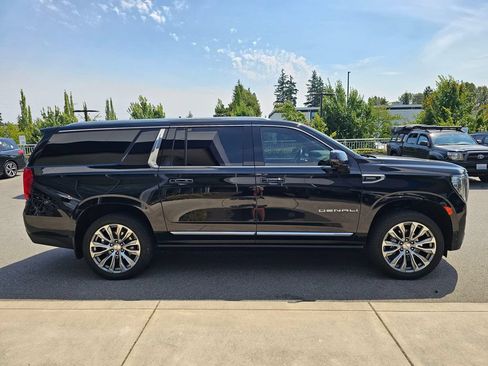 Used 2023 GMC Yukon XL Denali w/ Denali Reserve Package AWD/4WD image 6