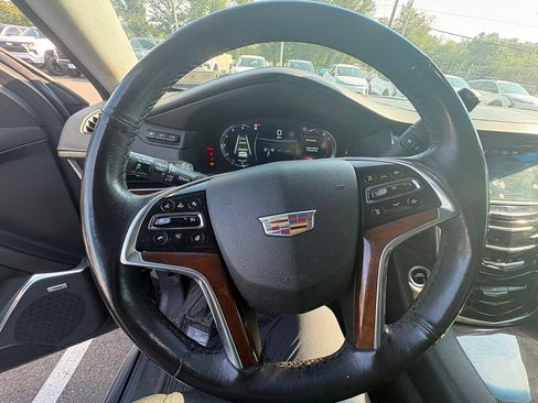 Used 2019 Cadillac Escalade Luxury AWD/4WD image 19