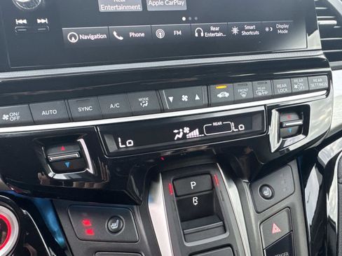 Used 2025 Honda Odyssey Touring image 23
