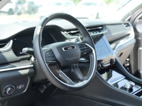 Used 2022 Jeep Grand Cherokee L Laredo w/ Luxury Tech Group I AWD/4WD image 30