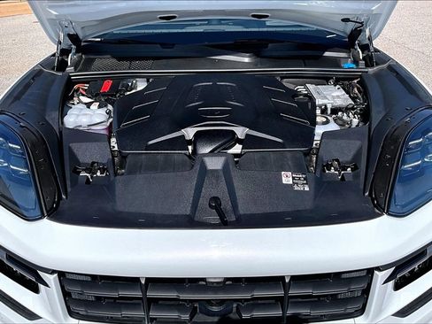 Certified 2025 Porsche Cayenne S AWD/4WD image 23