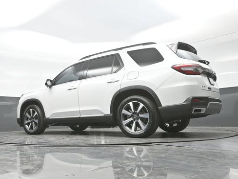 Used 2023 Honda Pilot Elite image 35