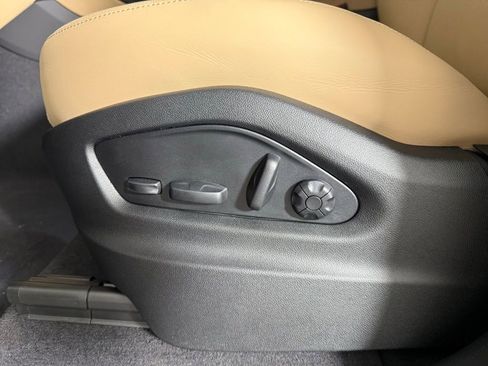 New 2025 Porsche Cayenne Coupe image 29