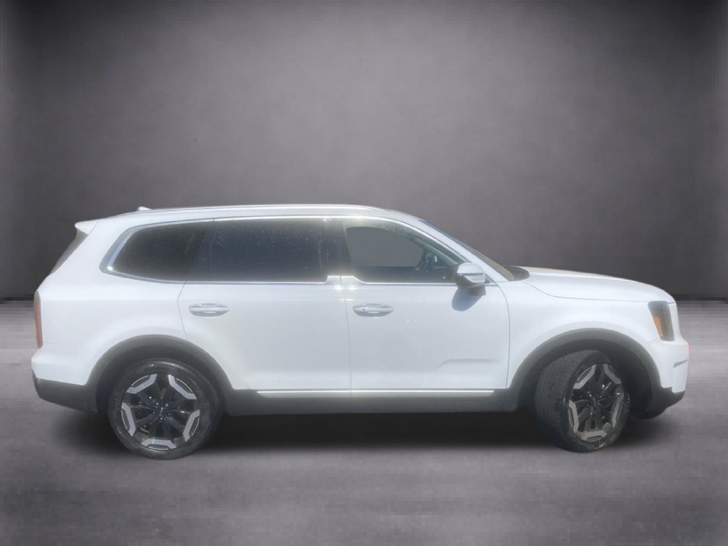 Used 2024 Kia Telluride S FWD image 8