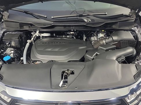 Certified 2024 Honda Odyssey Touring image 15