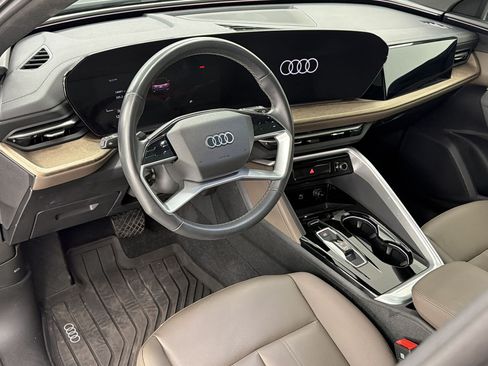 Used 2025 Audi Q5 Premium w/ Convenience Package AWD/4WD image 4
