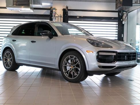 Certified 2022 Porsche Cayenne Turbo AWD/4WD image 7
