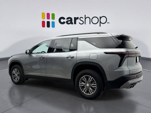 Used 2025 Chevrolet Traverse LT w/ Driver Confidence Package image 3