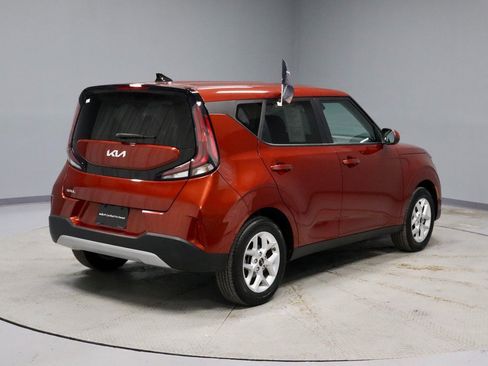 Used 2023 Kia Soul LX w/ LX Technology Package image 12