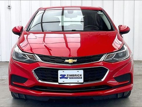 Used 2017 Chevrolet Cruze LT w/ Convenience Package FWD image 3