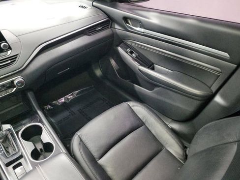 Certified 2022 Nissan Altima 2.5 SV w/ SV Premium Package image 16